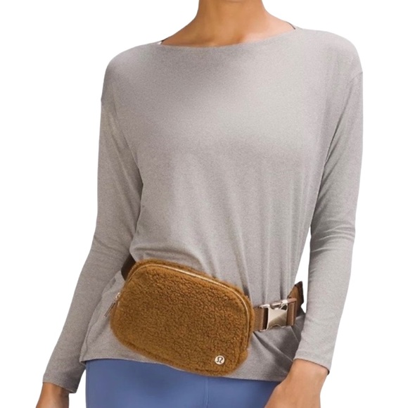 Lululemon Everywhere Fleece Belt Bag 1L - Picture 14 of 15